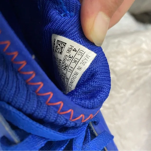 Youth Adidas Predator Cleats - Big Kids Size 4 - Picture 7 of 8